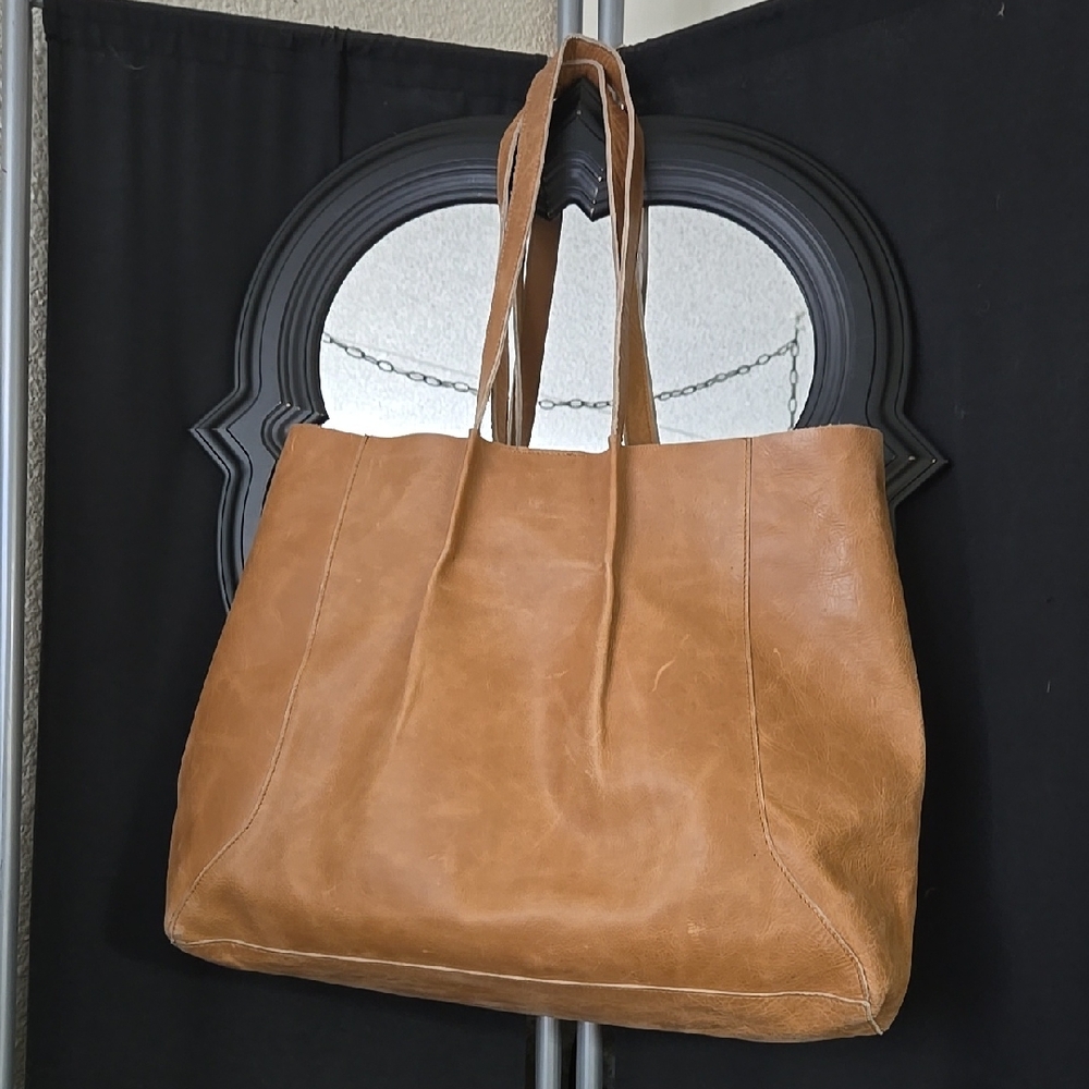 Elegant Tan Leather Tote Bag
